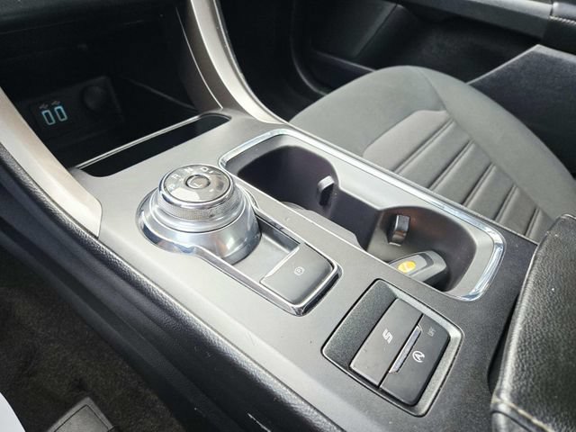 Used 2020 Ford Fusion SE FWD image 16