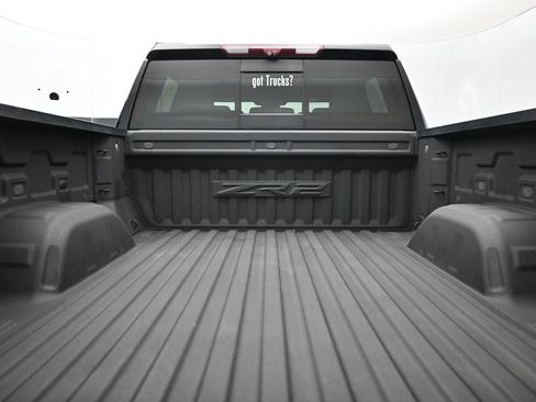 Used 2022 Chevrolet Silverado 1500 ZR2 w/ Technology Package AWD/4WD image 7