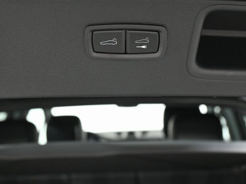 Certified 2025 Porsche Macan image 23