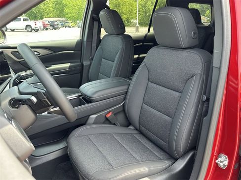 New 2025 Chevrolet Traverse LT w/ Sun and Wheel Package image 11