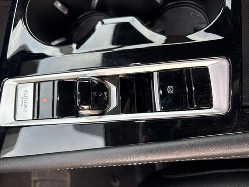 Used 2025 Volkswagen Atlas SE FWD image 37