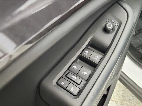 Used 2022 Jeep Grand Cherokee L Laredo w/ Luxury Tech Group I AWD/4WD image 22