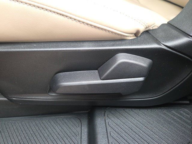 Used 2023 Ford Explorer XLT w/ Equipment Group 202A AWD/4WD image 18