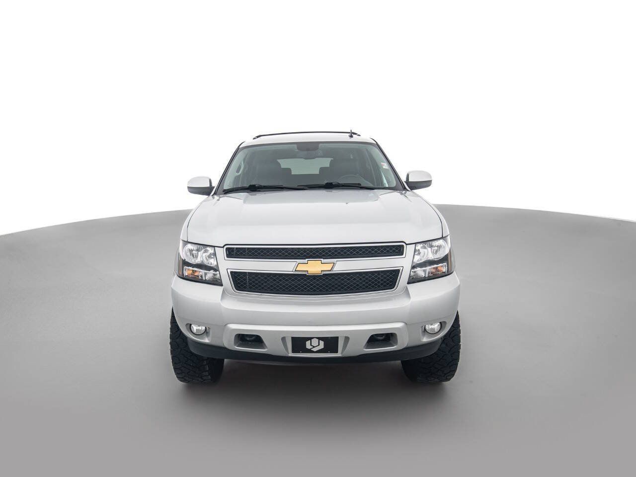 Used 2013 Chevrolet Suburban LT w/ Luxury Package AWD/4WD image 2