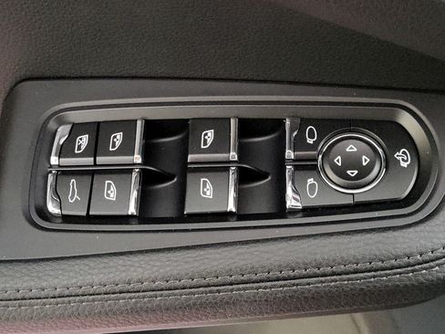 Certified 2026 Porsche Macan AWD/4WD image 19