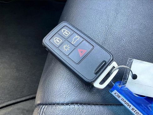 Used 2016 Volvo XC60 T5 Premier w/ Protection Package image 35