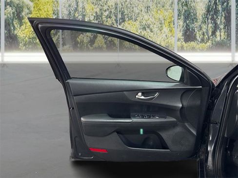 Used 2020 Kia Forte LXS image 19