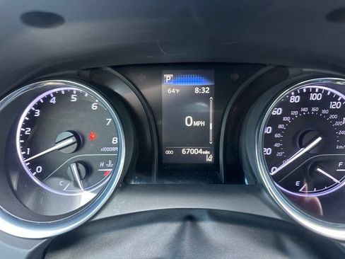 Used 2019 Toyota Camry SE FWD image 12