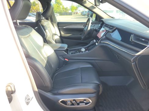 Used 2023 Jeep Grand Cherokee Overland w/ Adv Protech Group III image 7