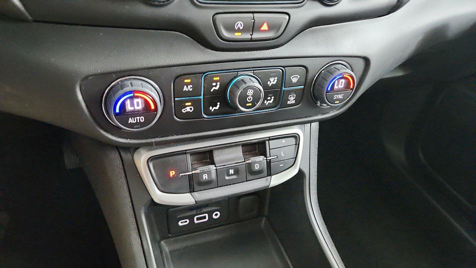 Used 2024 GMC Terrain SLT AWD/4WD image 34