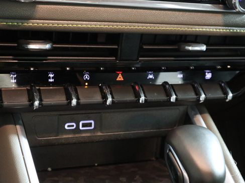 Used 2024 Chevrolet Colorado ZR2 w/ Safety Package AWD/4WD image 44