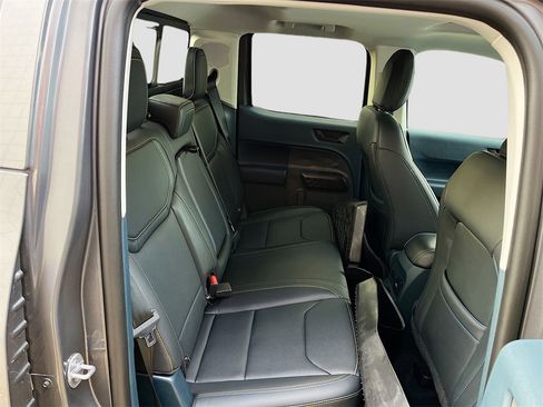 Used 2025 Ford Maverick Lobo image 28