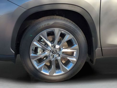 New 2026 Toyota Highlander Limited image 11