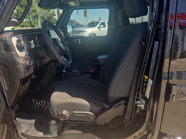 Used 2026 Jeep Wrangler Unlimited Sahara AWD/4WD image 9
