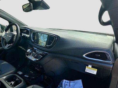 New 2026 Chrysler Pacifica Select FWD image 31