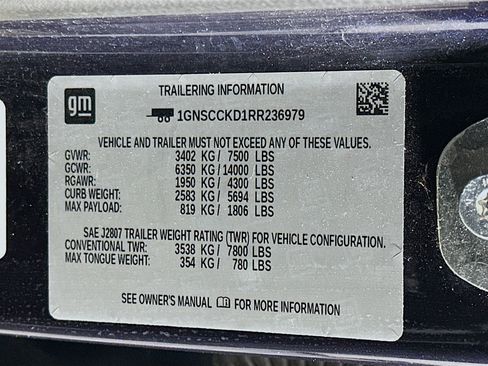 Used 2024 Chevrolet Suburban LT image 12