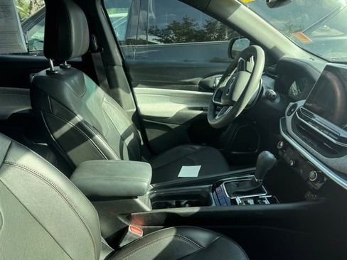 Used 2023 Jeep Compass Latitude w/ Sun and Sound Group image 6