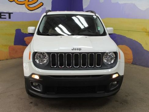 Used 2015 Jeep Renegade Latitude FWD image 6
