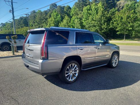 Used 2019 Cadillac Escalade Luxury AWD/4WD image 7