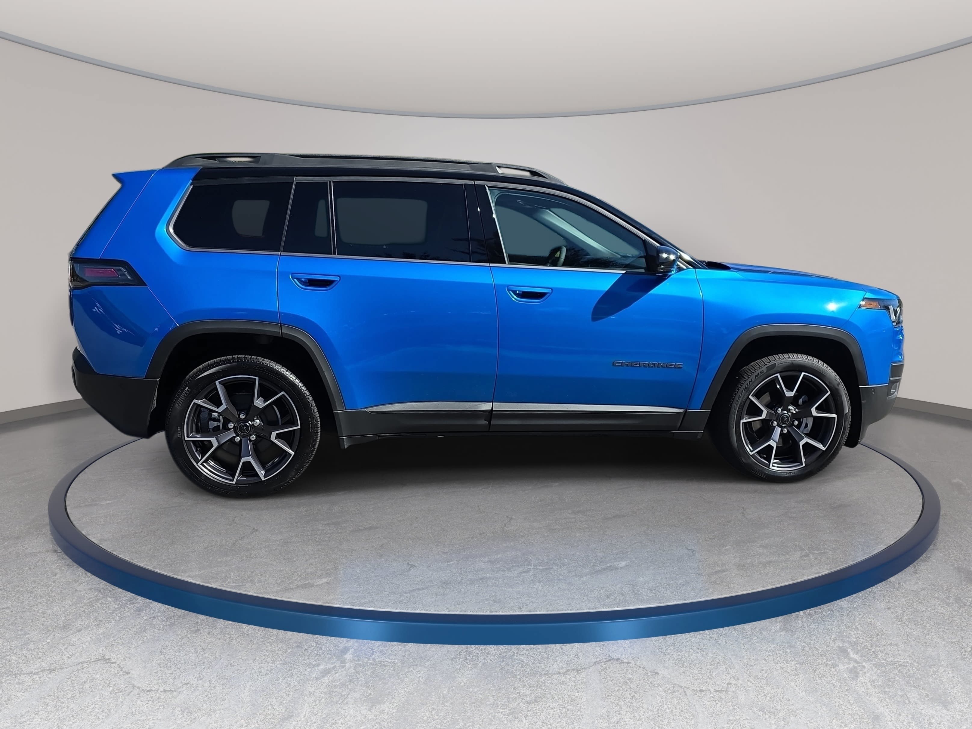Used 2026 Jeep Cherokee Overland w/ Advanced Pro Tech Group AWD/4WD image 4