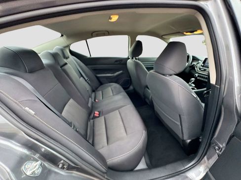 Used 2024 Nissan Altima 2.5 SV FWD image 23