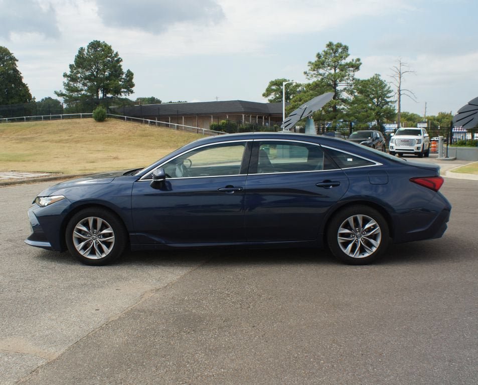Used 2019 Toyota Avalon XLE w/ Moonroof Package FWD image 13