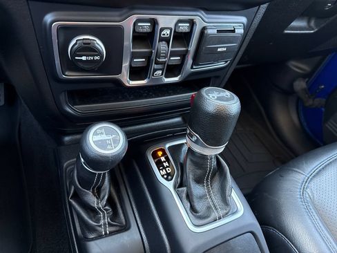 Used 2019 Jeep Wrangler Unlimited Sahara AWD/4WD image 23