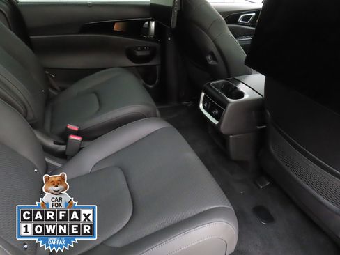 Used 2025 Kia Carnival SX Prestige image 23