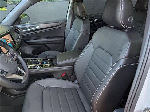 Certified 2025 Volkswagen Atlas Cross Sport SEL R-Line AWD/4WD image 31