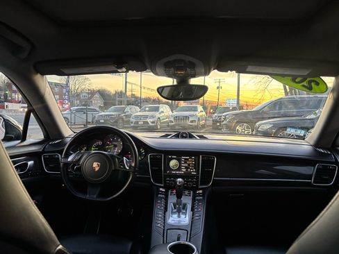 Used 2014 Porsche Panamera S image 17