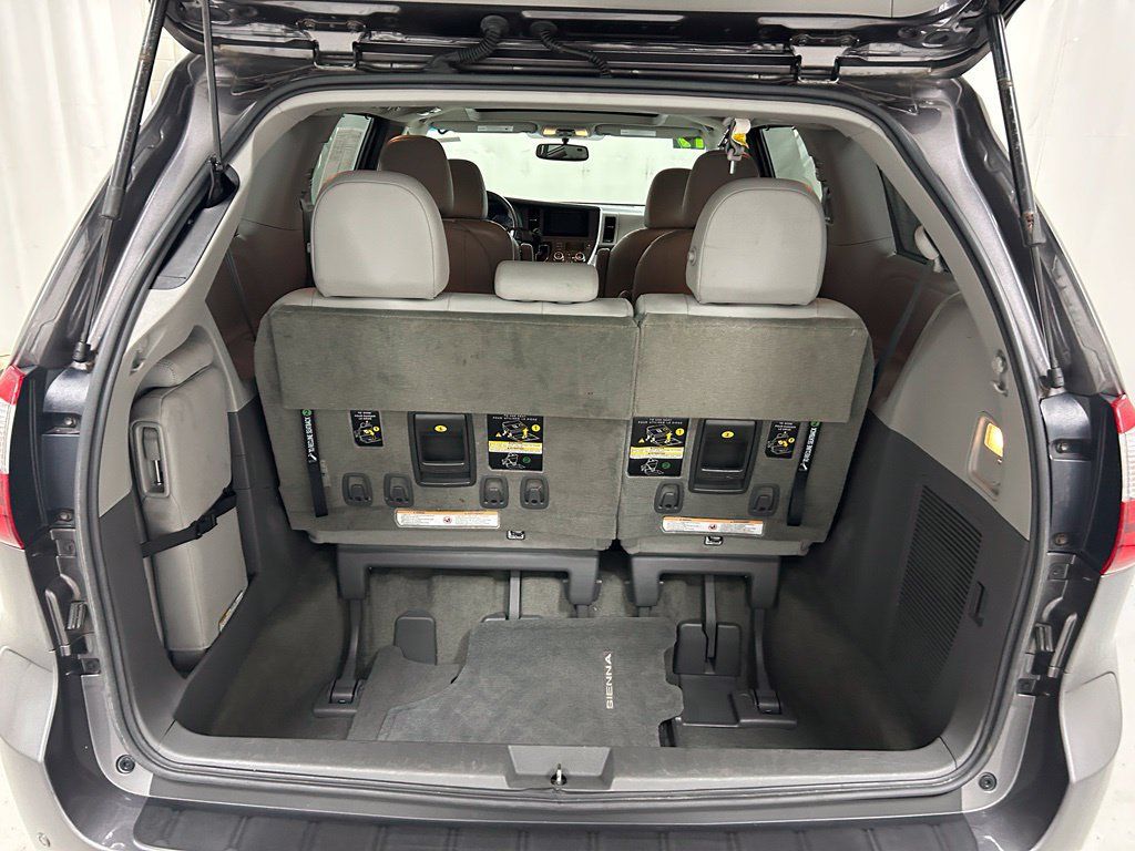 Used 2017 Toyota Sienna XLE w/ XLE Navigation Package FWD image 11