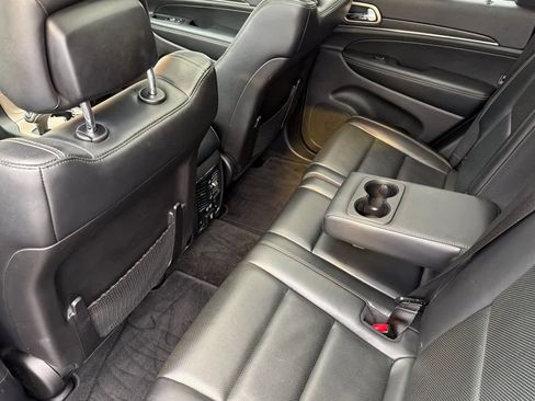 Used 2015 Jeep Grand Cherokee Limited w/ Luxury Group II image 4