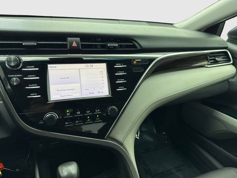 Used 2018 Toyota Camry LE FWD image 24