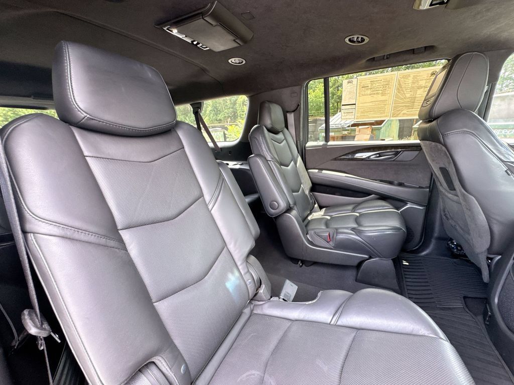 Used 2019 Cadillac Escalade ESV Platinum AWD/4WD image 29