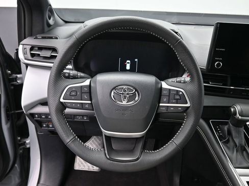 Certified 2025 Toyota Sienna XSE w/ XSE Plus Package image 18