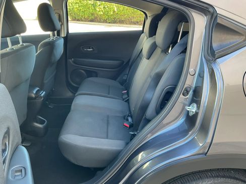Used 2021 Honda HR-V LX image 11