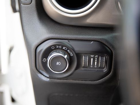 Used 2020 Jeep Wrangler Unlimited Sahara image 20