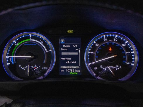 Used 2017 Toyota Highlander Limited AWD/4WD image 16