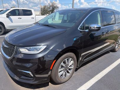 Used 2022 Chrysler Pacifica Limited
