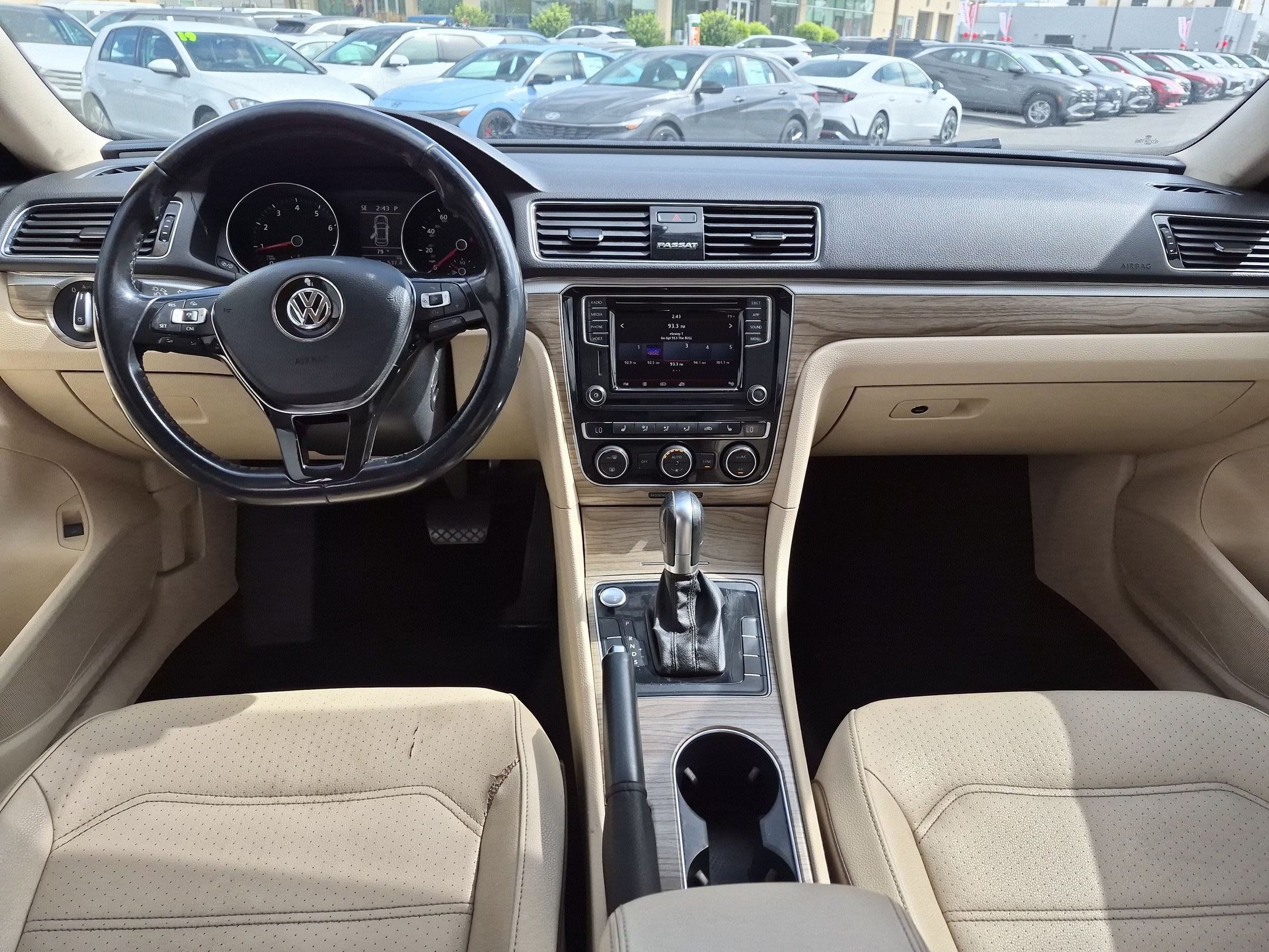 Used 2018 Volkswagen Passat 2.0T SE FWD image 25
