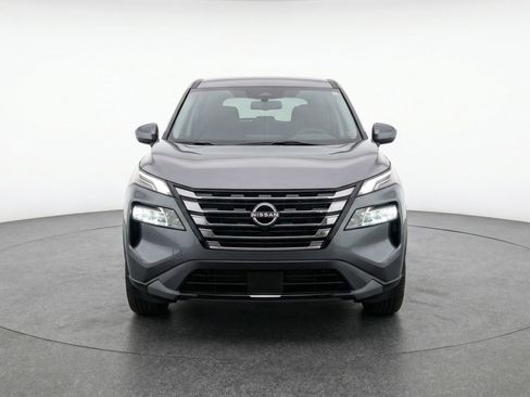 Used 2025 Nissan Rogue SV image 2