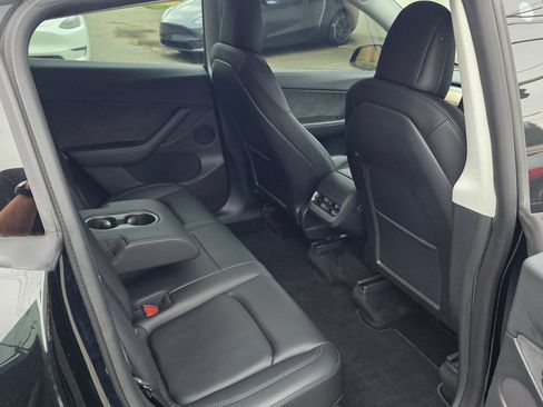 Used 2022 Tesla Model Y Long Range AWD/4WD image 14
