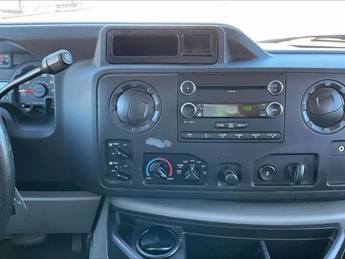 Used 2009 Ford E-350 and Econoline 350 XLT image 6