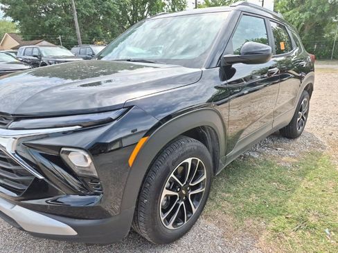 Used 2025 Chevrolet TrailBlazer LT image 1
