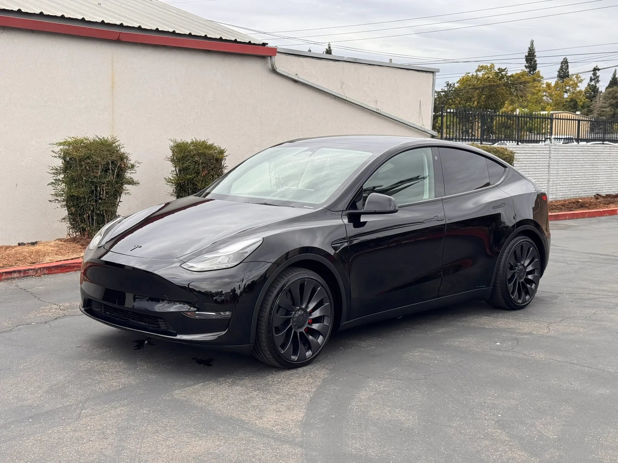 Used 2023 Tesla Model Y Performance AWD/4WD image 2