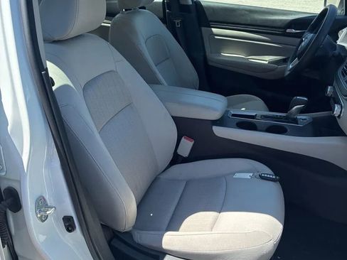 Used 2025 Nissan Altima 2.5 SV FWD image 12