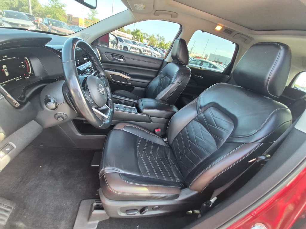 Used 2022 Nissan Pathfinder Platinum w/ Cargo Package FWD image 11