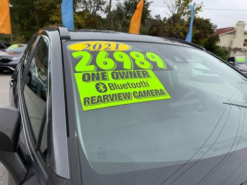 Used 2021 Toyota RAV4 LE image 20