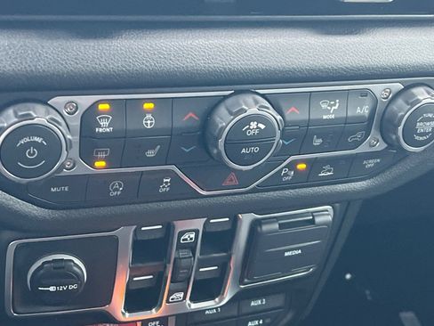 New 2026 Jeep Gladiator Sport AWD/4WD image 16