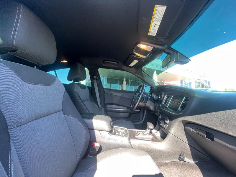 Used 2016 Dodge Charger SE RWD image 3